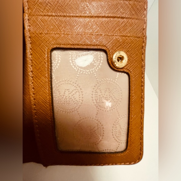 Michael Kors, wristlet wallet - Picture 5 of 9
